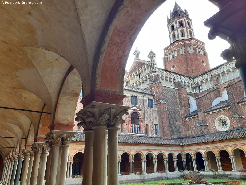 Claustro de la basílica de Sant’Andrea, Vercelli
