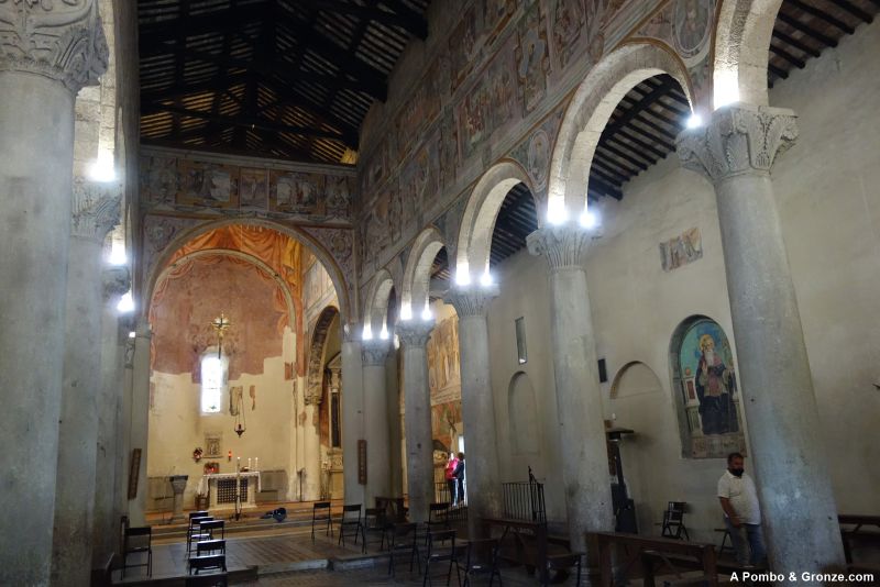 Interior de la iglesia de San Francesco, Vetralla