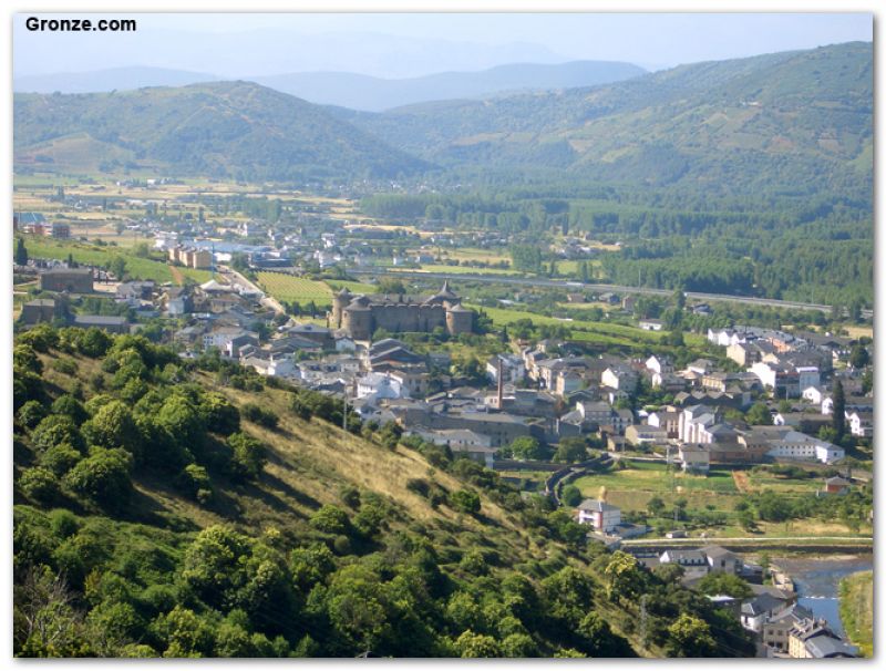 Villafranca del Bierzo, a la salida (variante de Pradela) Villafranca del Bierzo, a la salida (variante de Pradela)