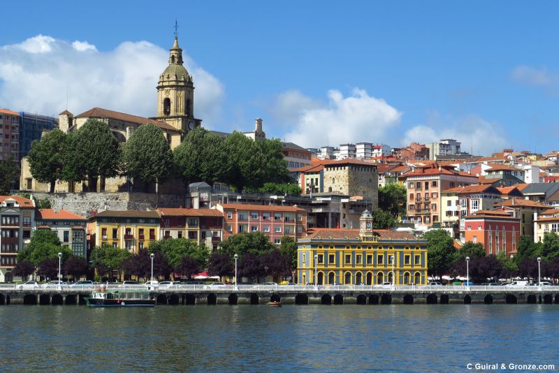 Portugalete visto desde el margen derecho de la ría