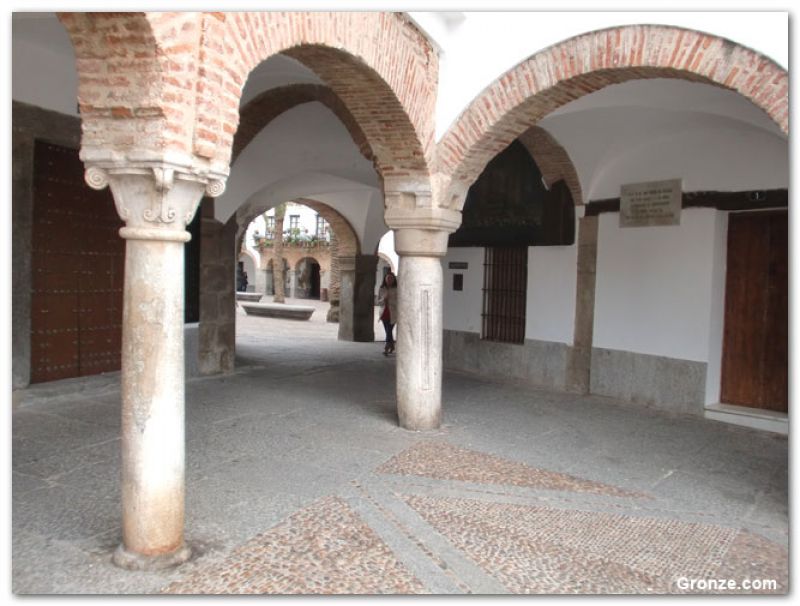 La Vara de Zafra, grabada en una columna